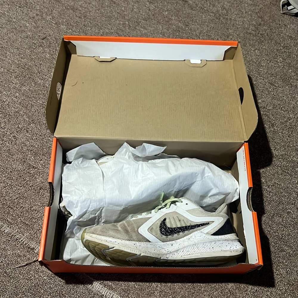Green/White Nikes - 7.5